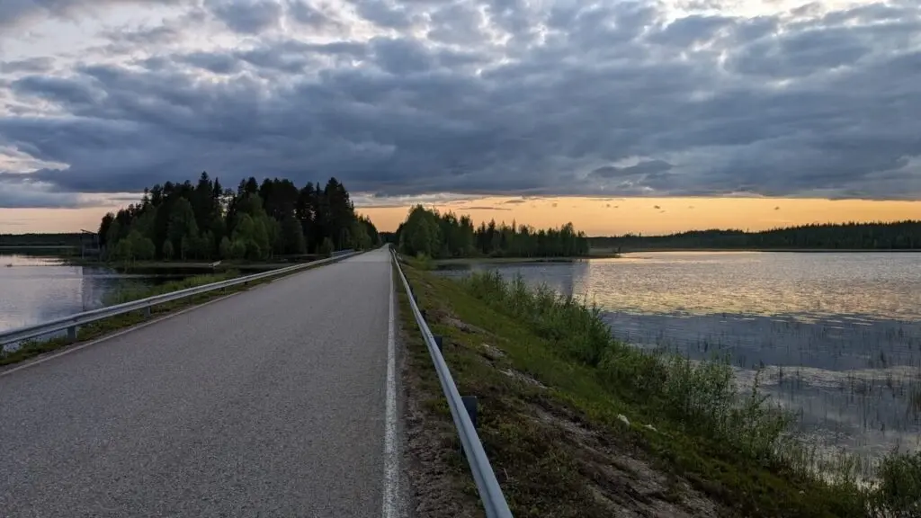 Panoramic view of a Finnish cycling route through forest and lakeside terrain used by Detoxclearax groups